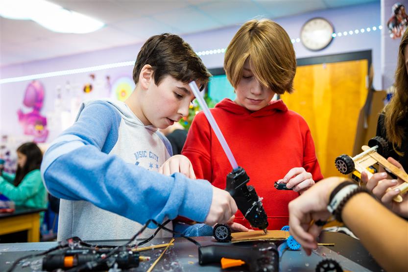 Heritage Middle students in a STEM class